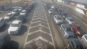 Kamioni čekaju pet sati